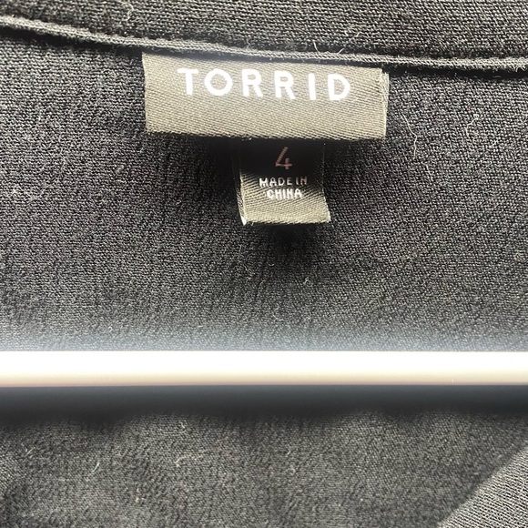 Torrid Silky Basic Black button Down shirt sz 4 - Picture 7 of 9